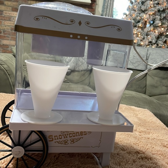 SnowCone maker - Picture 6 of 7